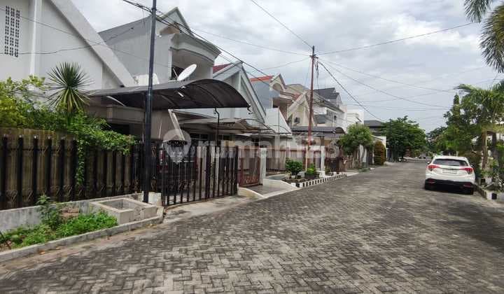 Single-Story Land-Only House, Manyar Kertaadi