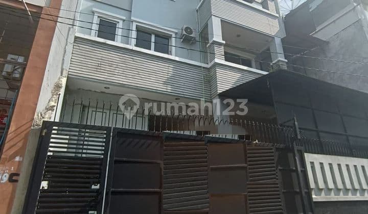 DIJUAL RUMAH USAHA ATAU GUDANG + KANTOR DENGAN LIFT BARANG DI PADEMANGAN