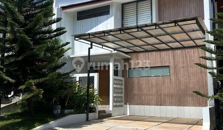Dijual Elite Rumah 2 Lantai di Bsb Naraya, Semarang
