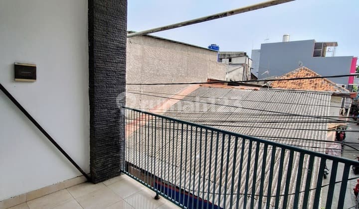 Cuma 13 Jt/M Rumah 2 Lantai Non-Furnished di Pangeran Jayakarta Dalam #1488