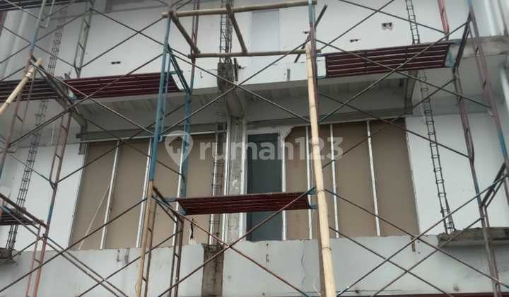 Strategis, 3 Lantai, SHM Ruko Disewakan di Jatiwaringin, Bekasi #1462