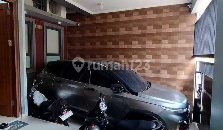 Rumah 3 Lantai Taman Semanan Siap Huni Jakarta Barat