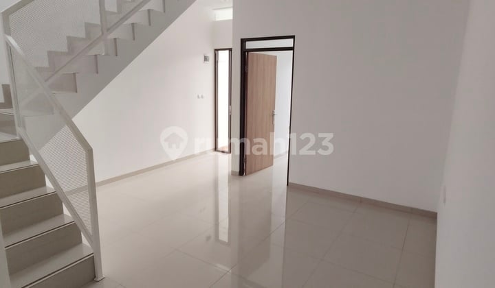 Rumah Minimalis Baru 2 Lantai di Taman Kopo Indah