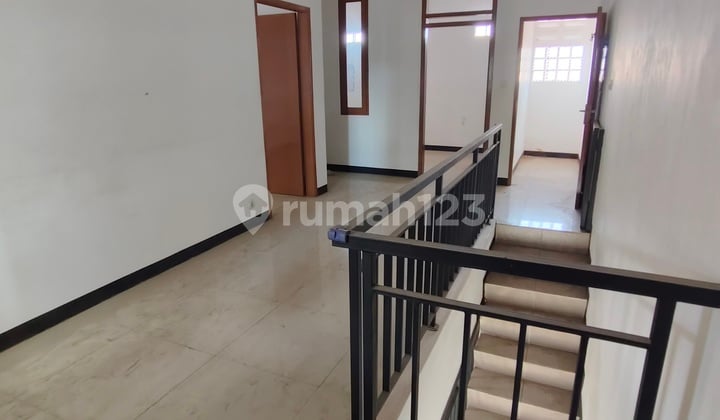 Turun Harga !! Murah !! Rumah Shm 2 Lantai Di Taman Kopo Indah