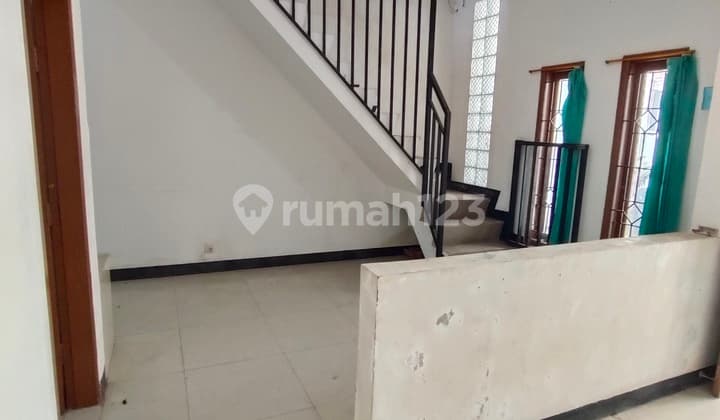 Turun Harga !! Rumah 2 Lantai SHM di Taman Kopo Indah