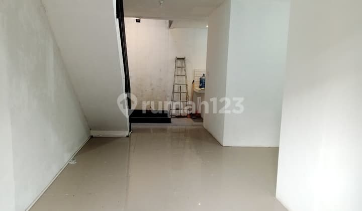 Sewa Murah Rumah 2 Lantai di Taman Kopo Indah