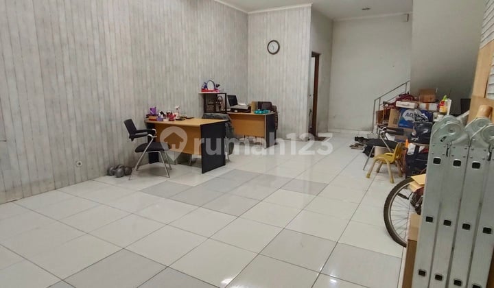 Ruko Minimalis 3 Lantai SHM di Taman Kopo Indah