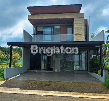 Eksklusivitas! Rumah Mewah, Selangkah ke Black Eagle Golf