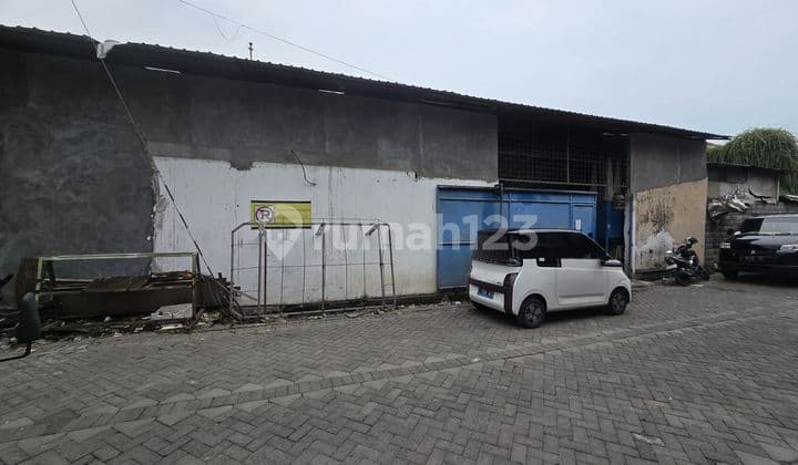 For Quick Sale: Warehouse + Office in Kedinding, Excellent Condition