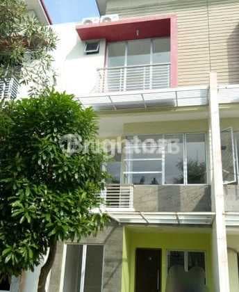 3-Story House, Safe, Comfortable, and Clean, Strategic Location in Terrace House, Central Sukajadi, Batam Centre, Batam