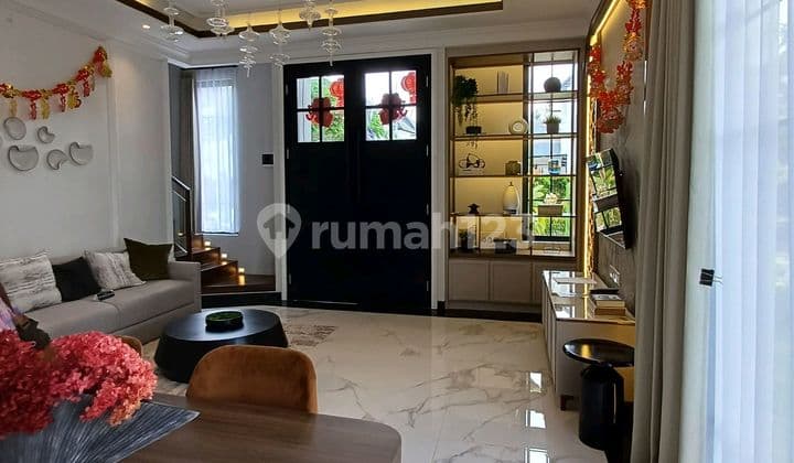 Rumah Mewah Lakarsantri Nol Jalan Raya