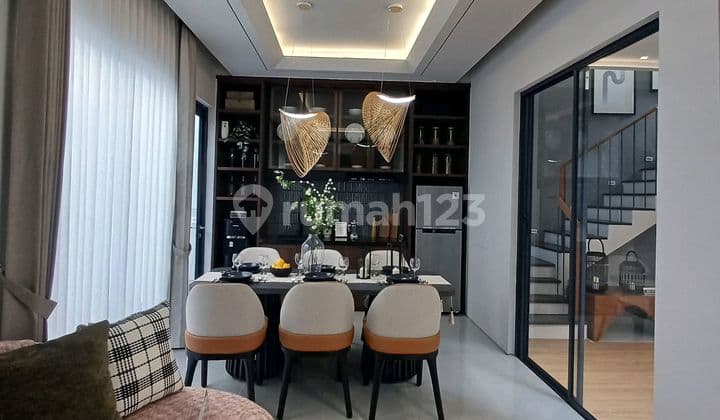 Dijual Rumah With Attic