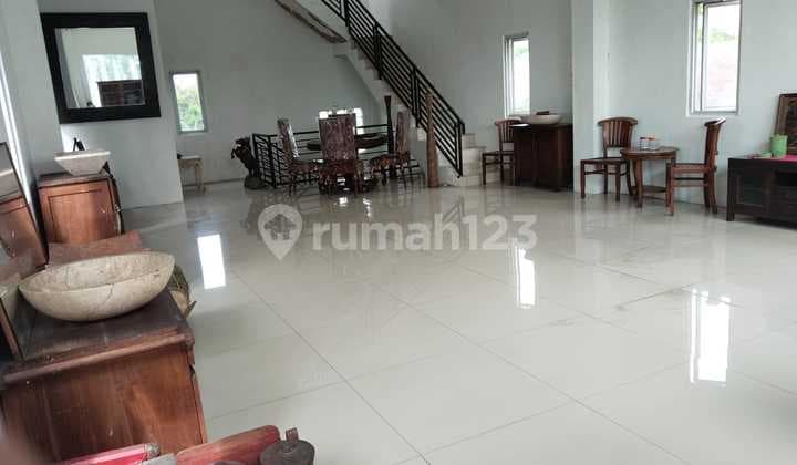 Ruang Usaha 3 Lantai + Rooftop Siap Huni Lokasi Strategis di Kemang, Jakarta Selatan