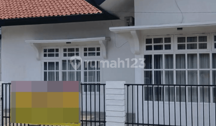 Rent a Serene House Ready to Live in a Strategic Location in Cilandak, South Jakarta