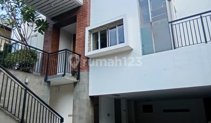 FOR RENT LUXURIOUS HOUSE IN PONDOK INDAH (GOOD LOCATION)