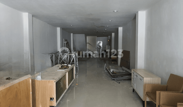FOR RENT: 3.5-STORY COMMERCIAL BUILDING IN RADIO DALAM