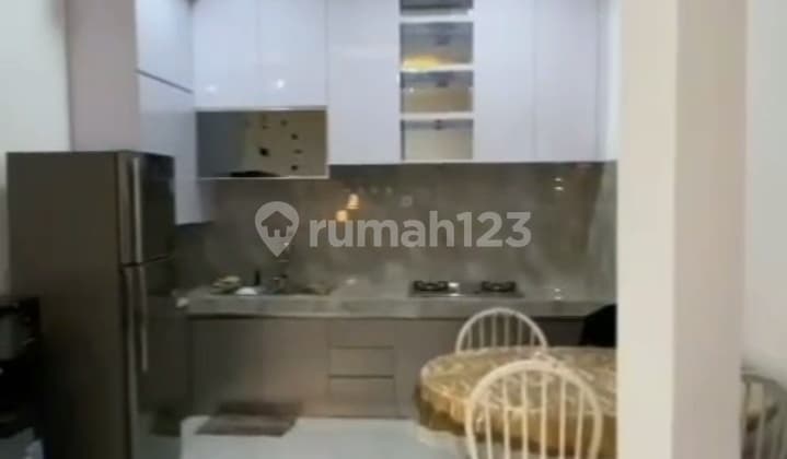 Di Sewakan Rumah Full Furnished di Jalan Raya Cirendeu