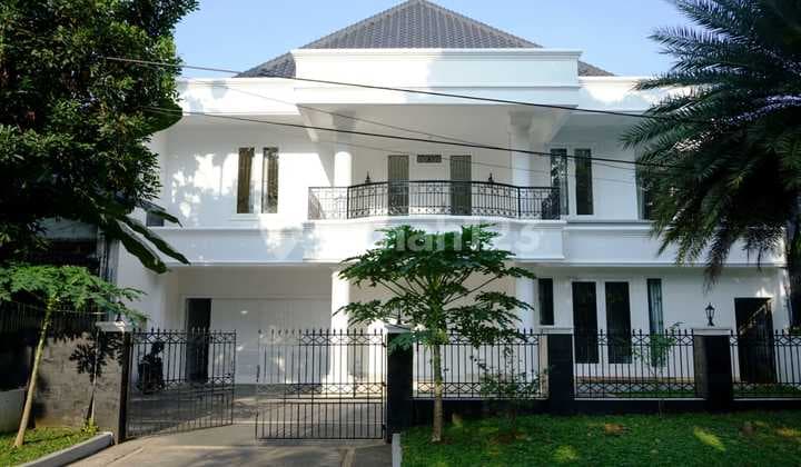 FOR RENT LUXURIOUS HOUSE IN PONDOK INDAH READY TO LIVE IN