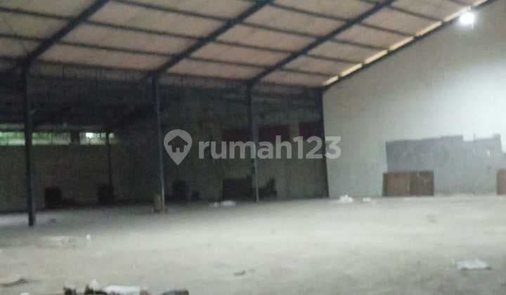 DISEWAKAN GUDANG DI JL NAROGONG RAYA KM 17 LOKASI STRATEGIS DEKAT TOL