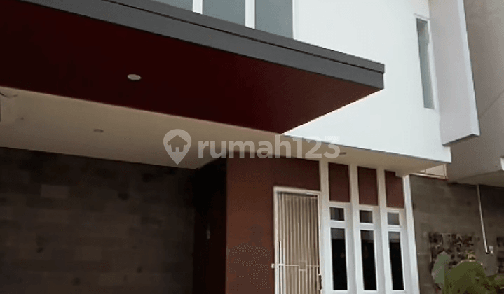 Dijual dan Disewa Rumah 3 Lantai di Cirendeu