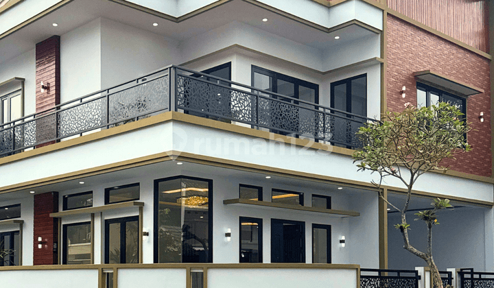 For Sale House in Kencana Loka Ab 2 Floors