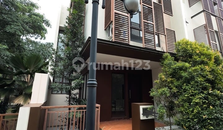 Nice Unfurnished House in Greenwich Park, Whelford Cluster, BSD, Tangerang
