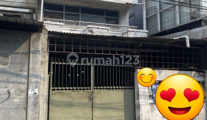 Dijual rumah 1,5 lantai butuh renovasi. Ex bengkel di kemurnian glodok. Jakarta Barat