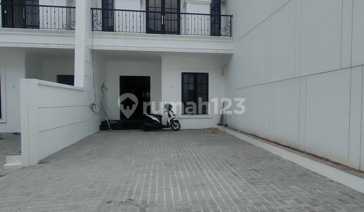 Cluster 3 Lantai American Classic, Baru dan Mewah di Ragunan. SHM