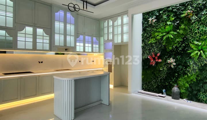 Spesial Price !!! Rumah Cluster Modern Mewah dan Baru 4 Lantai, Rooftop Luas di Jagakarsa, ,Mepet Ragunan SHM