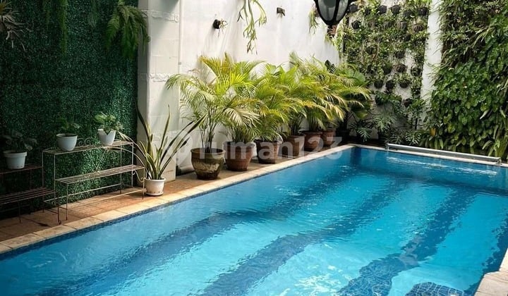 Townhouse Mewah dan Luas, 2 Lantai, SHM di Villa Delima