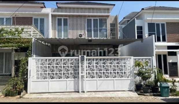 2-Story Well-Maintained Townhouse, Comfortable Strategic Location, Move-In Ready Depok, Certificate of Ownership (SHM)