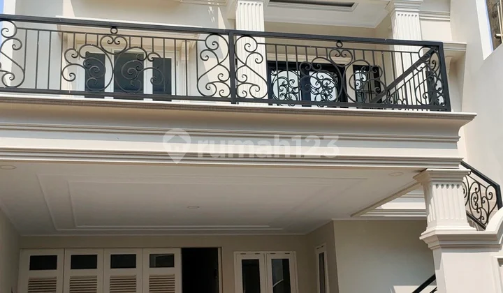Turun Harga Rumah Mewah 3 Lt American Classic, Siap Huni,Jagakarsa,