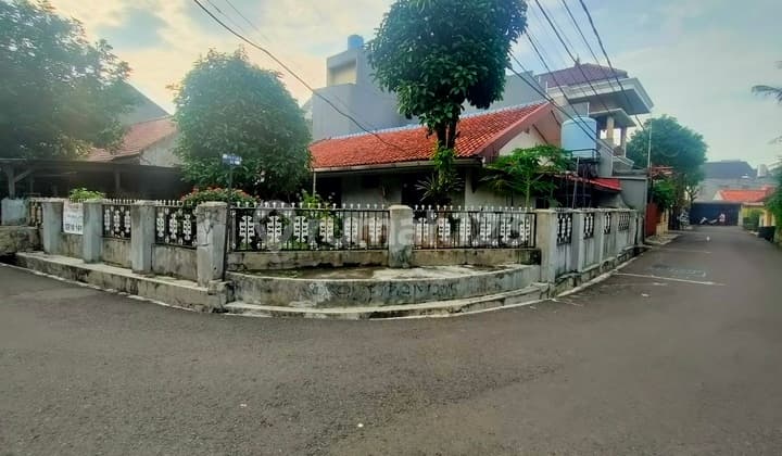 Hunian Hook Nan Asri Dan Terawat, Halaman Luas di Ragunan, Jaksel