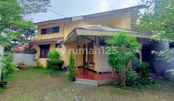 Dekat Pusat Perbelanjaan, Rumah