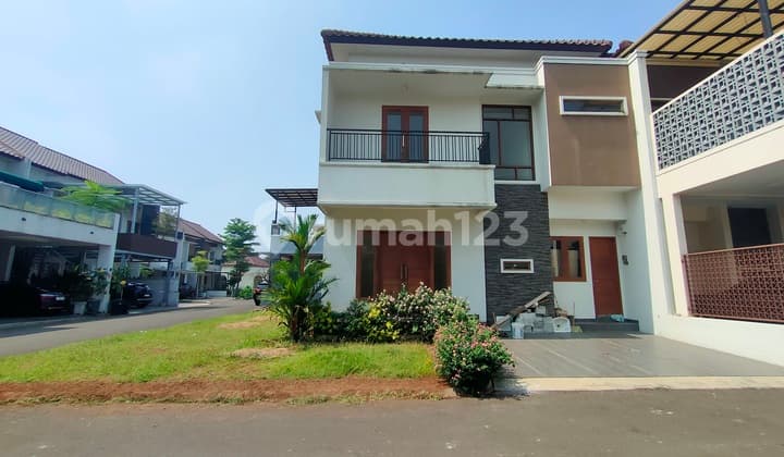 Hunian Mewah 2LT, Modern dan Halaman Luas di Jagakarsa, JakSel