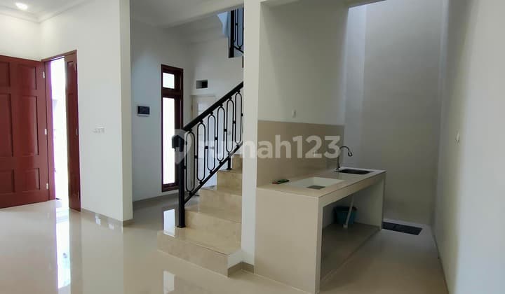 Bebas Banjir, Rumah 2 Lantai Jagakarsa