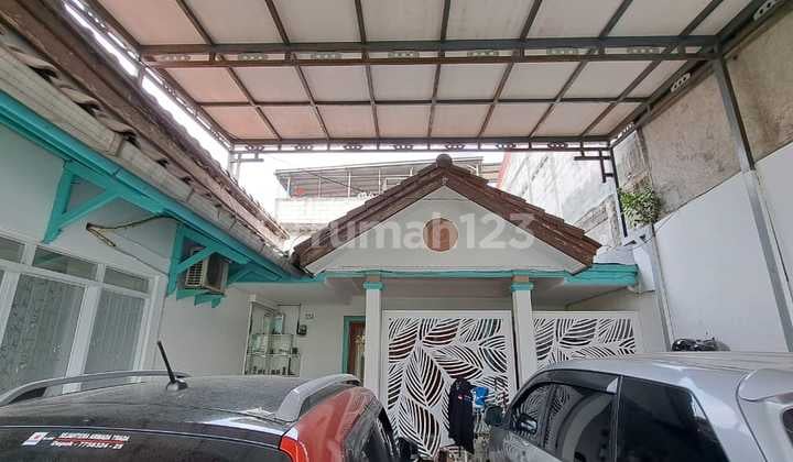 Rumah 2,5 Lantai untuk Hunian dan Komersial, SHM di Jagakarsa