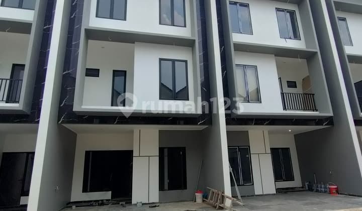 For Sale New Scandinavian 3-Story House, in Pasar Minggu. Sturdy, Good Condition, Freehold Title.