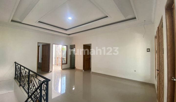 Dekat Akses Transportasi, Rumah 2 Lantai