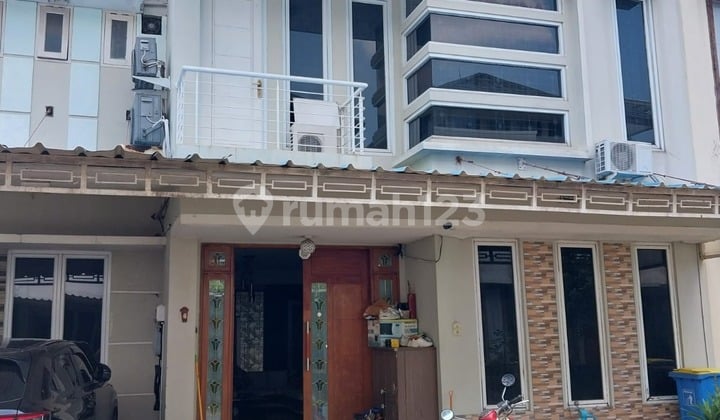Rumah Sewa 2 Lantai Furnished, Siap Huni Dalam Komplek Perumahan