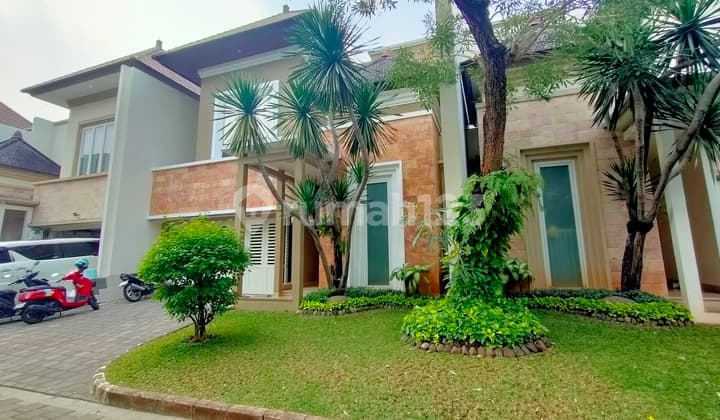 Rumah 2LT Mewah, Modern, Asri, Pool Taman di Lokasi Stategis