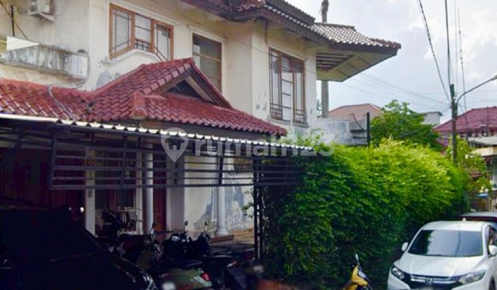 Rumah Besar 2 Lantai Dalam Komplek Perumahan di Tanjung Barat, Jakarta Selatan