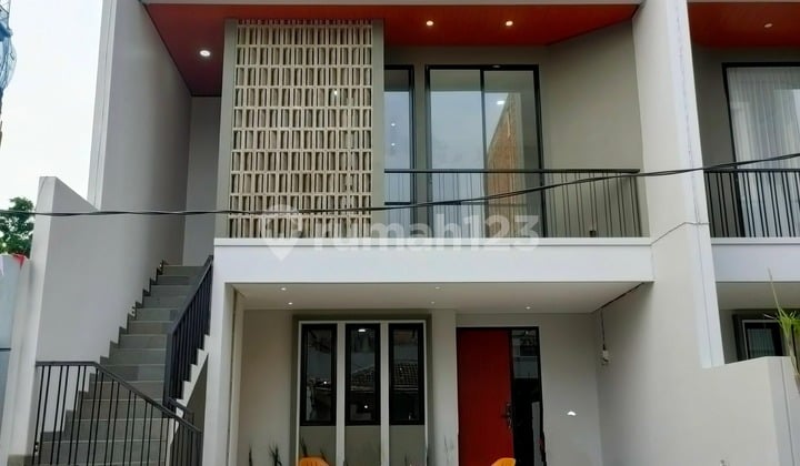 Cluster Modern Minimalis , Bagus dan Mewah, 3 Lantai, SHM, Dekat Perkantoran Tb Simatupang