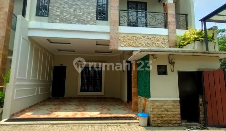 Town House Mewah 3Lt, Rooftop, Barbeque Area Siap Huni, Kebagusan