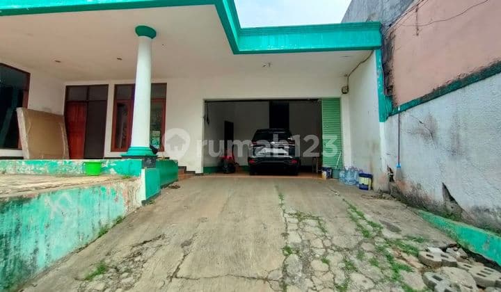 Hunian Luas 1 Lt, Pool, Halaman Depan Dan Taman Belakang Luas