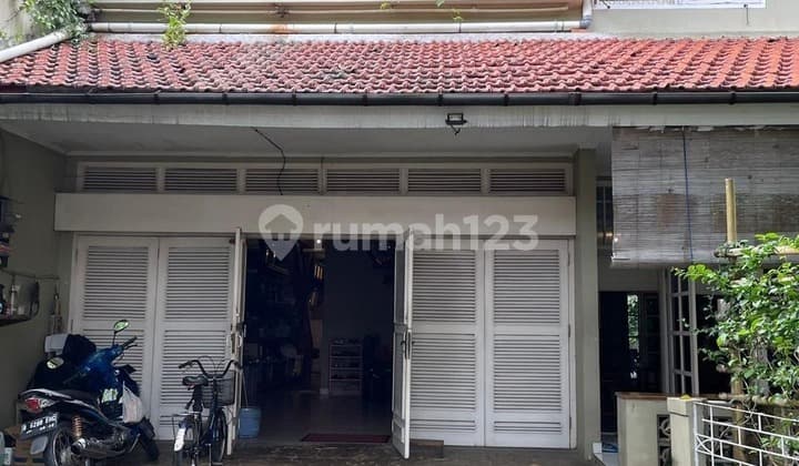 Rumah 2 Lantai Siap Huni, Sejuk, Nyaman, Halaman Luas, Pool, SHM