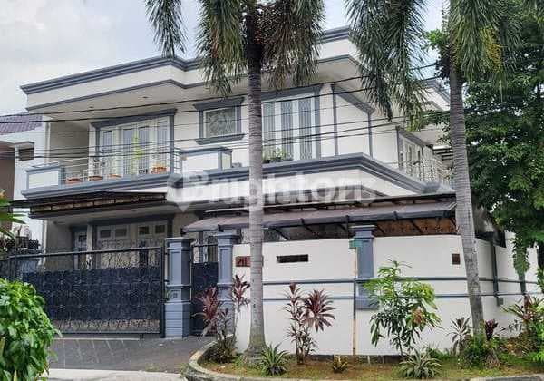 Di Jual Rumah Mewah dan Megah 2 Lantai Hook, SHM, di Pondok Indah