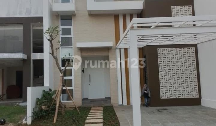 Rumah Modern Minimalis 2 Lantai, Strategis, SHM