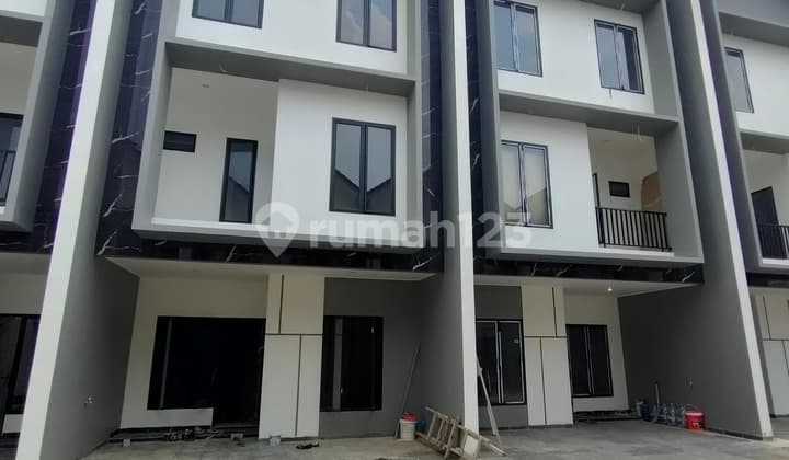 For Sale: New 3-Story Scandinavian House in Pasar Minggu, Sturdy, and Good. Freehold Title (SHM).