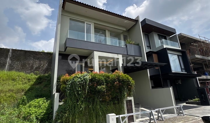 Rumah dengan Lift di Graha Candi Golf Semarang Dekat Undip Tembalang Akpol Candisari Gajahmungkur
